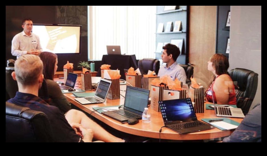 ابتكارات مضيئة إلكترونيات الإضاءة الذكية لمكتب أكثر إشراقًا وإنتاجية 5 ابتكارات مضيئة: إلكترونيات الإضاءة الذكية لمكتب مشرق