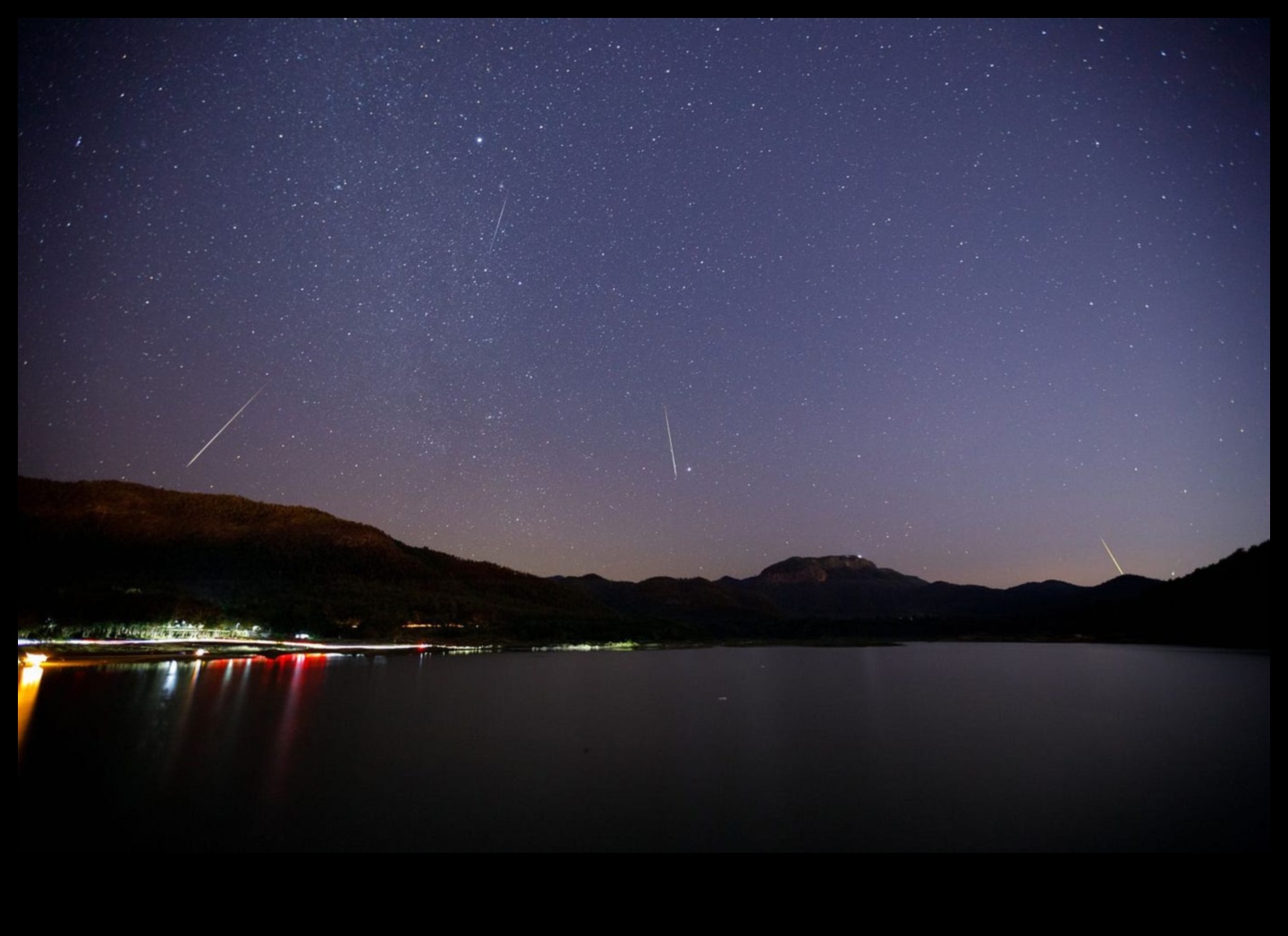 الأناقة الكسوفة للعجائب السماوية في المجرات 3 الأناقة المكسوفة: النداء الجمالي للعجائب السماوية في المجرات